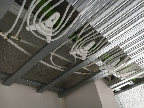 Gipszkarton paneles mennyezethűtési rendszer